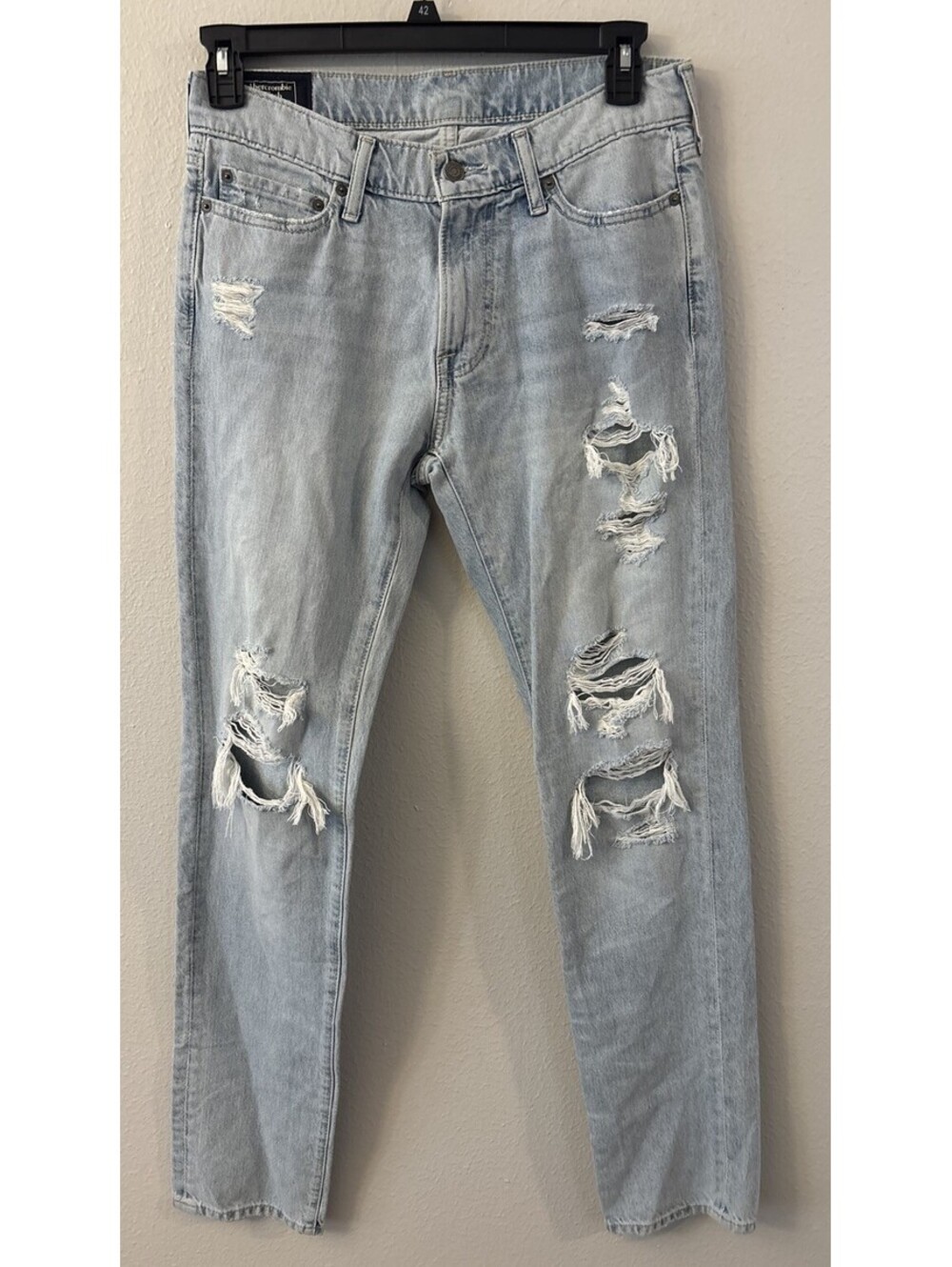 Ambercrombie&Fitch Men’s Langdon Slim Fit Light Wash Distressed Jeans 30x32